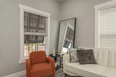 Image de Luxury Modern Home w/ 5 Min to Soho, Hyde Park + so much more