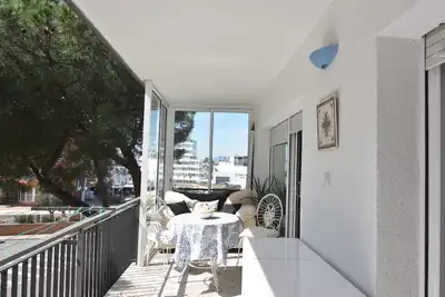 Image de Charmant appartement à Roses, Costa Brava, à 300m de la plage. Capacité pour 4 personnes, équipé et proche des attractions locales.