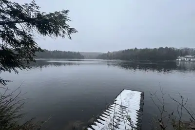 Image de Off-Grid Forest Cabin on Beautiful Lake in Almaguin Highlands