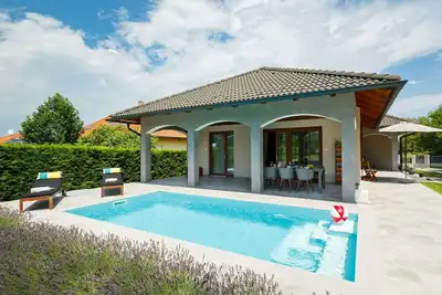 Image de Belle maison de vacances privée avec piscine privée, Wifi, Tv, terrasse et parking
