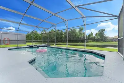 Image de Stunning Newly Renovated Pool Home close to Disney