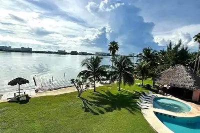 Image de Casa en la Zona Hotelera Frente a la Laguna a Minutos de las Mejores Playas