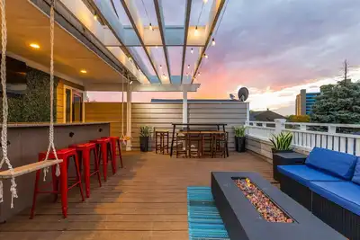Image de The RoofTop Skybar @ Lake Avenue Mansion #2