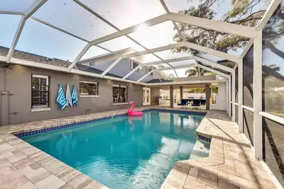 Image de Luxury Home, Heated Saltwater Pool, 5-Min to the Beach!