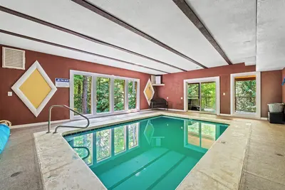 Image de Bring your dog and Family! Heated Indoor Pool