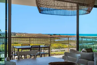 Image de Bayline - Beachfront Bliss & Spa by Bedzy