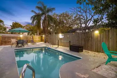 Image de 3 miles to Honeymoon Island~ Firepit & Pool