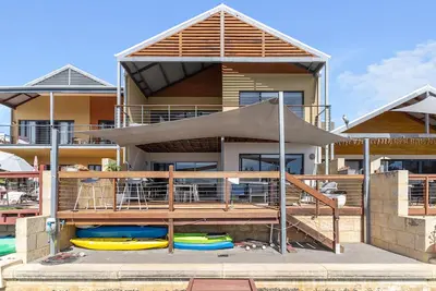 Image de Piccolo Waters - Two story coastal home, Located on the scenic Mandurah canals