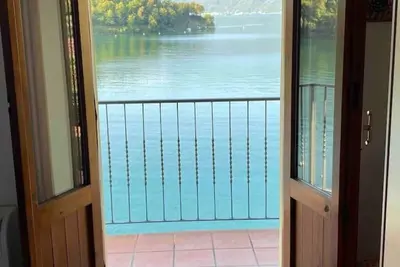 Image de Front lake house and Comacina Island