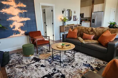 Image de Townsend Penthouse-1900s Condo located in the heart of Townsend- fully remodeled