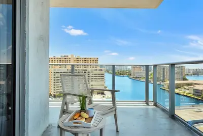 Image de Luxury| Balcony Front Intercostal|Amazing Pools