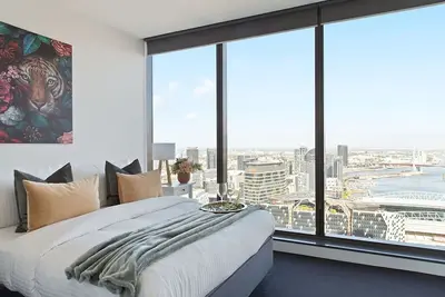 Image de A Modern 2br Apt with Harbour Views, Free Parking