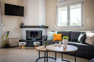 Newly Built Home with Garden, 400m. to Beach