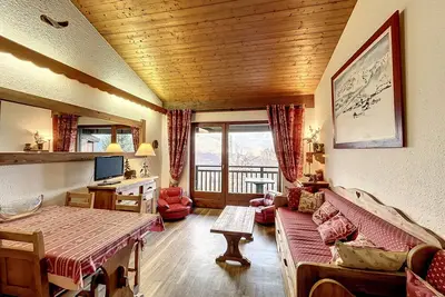 Studio mezzanine chaleureux au centre de Combloux avec parking