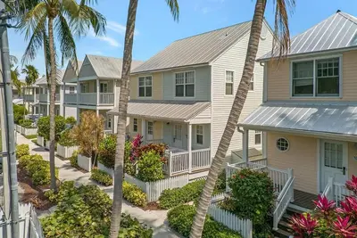 Image de Canalside 2br\/1. 5ba Bungalow Villa 7024 with Jetted Spa Pool: Village at Hawks Cay Villas