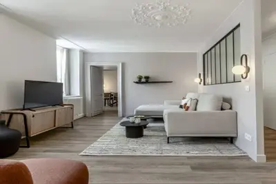 Image de Place de l'Opera- A pristine 4 bedroom family jewel!