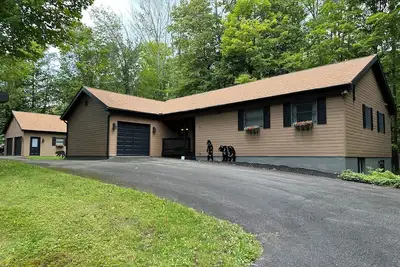 Image de Poconos Award-Winning Gold Star Resort! ! - Huge Bar, Arcade, Game Room, Theater!