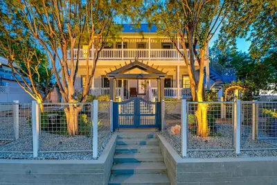 Image de 25% Off Aug! Inks Suite Downtown Marble Falls