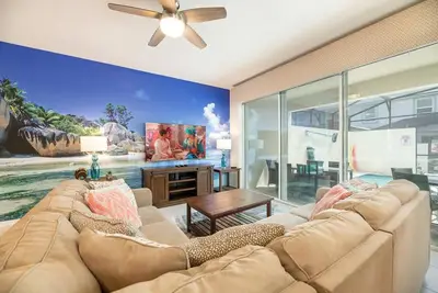 Image de Sunny Retreat-Colorful Home, Pool, Great Location