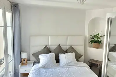 Image de Recently renovated apptmt at the heart of Montmartre 4 people super fast Wifi.