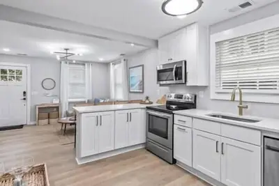 Image de Beautiful renovated 2Bed home!