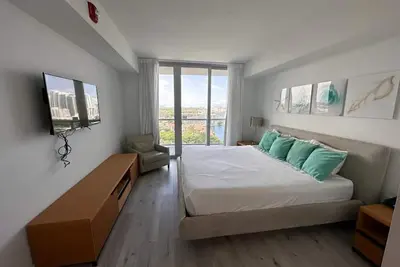 Image de Amazing 1b\/1b w\/open Views to the Canal and Beach service