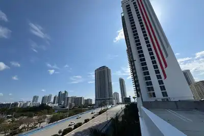 Image de Cozy Escape: Walk to Beach, Aventura Mall & Rest