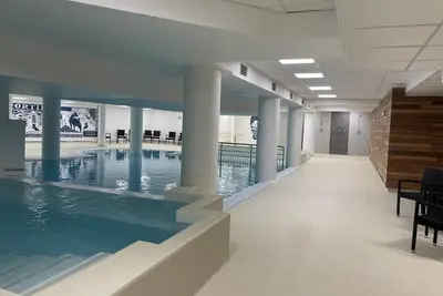 Image de 80m du centre station, 1er étage, vue pistes de ski, piscine, balcon, télévision, casier à ski, 58m²