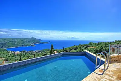 Villa Thea Mare Maistro - Villa avec piscine