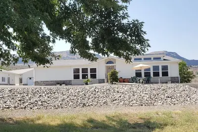 Image de Eagle Point on Lake Roosevelt. 5 Minutes to Spring Canyon Park and Boat Launch.