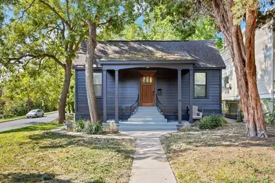 Image de Hestia: Charming 1939 Bungalow in Travis Heights