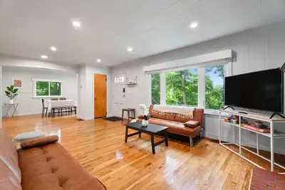 Lakeview Comfort in Prime Cayuga Spot