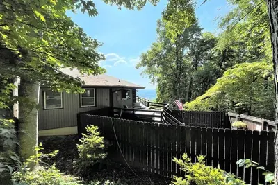 Image de Mountain house in Fancy Gap w\/hot tub, great room w\/bar & games w\/beautiful view