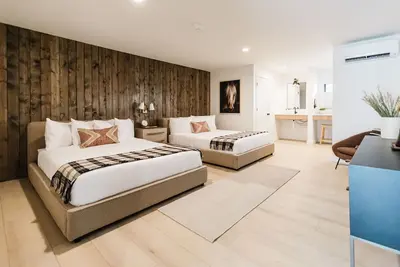 Image de Wonderstone Hotel - Double Queen Guest Room