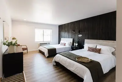 Image de Wonderstone Double Queen Guest Room