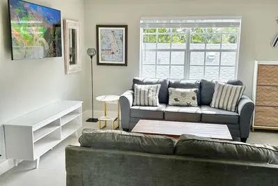 Image de Perfect remote work spot! Close to everything!