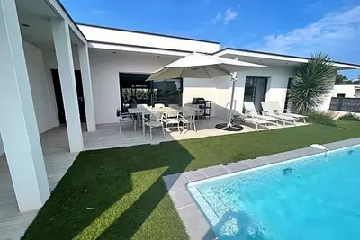 Image de Superbe villa avec piscine chauffée et proche de la plage