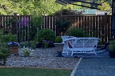 Image de beautiful Rv situated in my backyard with private patio and barbecue.