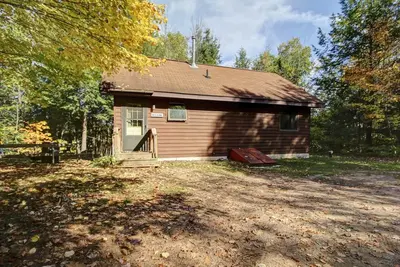 Image de Roomy, Wisconsin Northwoods Lakeside Cabin w/private dock! Pet Friendly