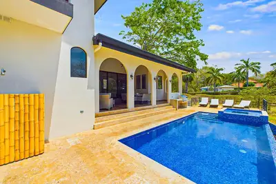 Image de This beautiful home with private pool and proximity to the best beaches.