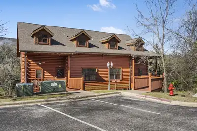 Image de 2bd Cabin, Sleeps 6, near Hwy 76, Tanger Outlets- Discount Tickets!