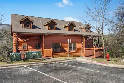Image de Two Side by Side Cabins in the Heart of Branson, Sleeps 14, Ticket Deals and Golf Discounts