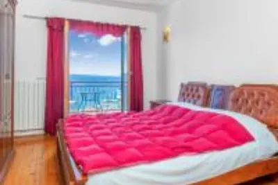 Image de Three Bedroom Apartment with Balcony and Sea View 2