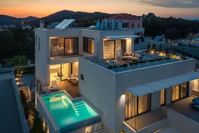 Image de Exquisite Murter Villa | Villa Luxor | 4 Bedrooms | Heated Pool & Spa & Gym | Jezera