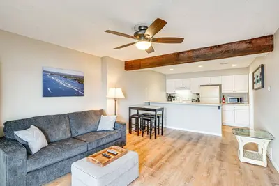 Image de Waterfront Condo w/ Deck on Lake of the Ozarks!