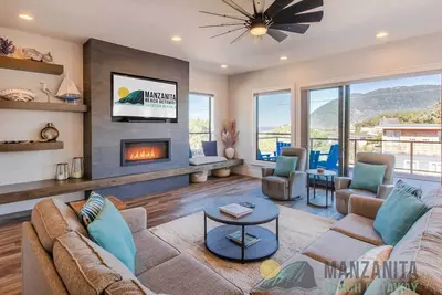 Image de Ocean and Neahkahnie Mountain Views! High end home with all the luxuries!
