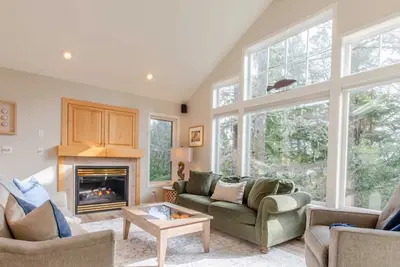 Image de Great location, Allergen Free Home, Great Outdoor Deck and More!