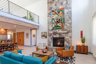 Image de Great Location! A few blocks to town and beach, dog friendly, new construction and air conditioning!