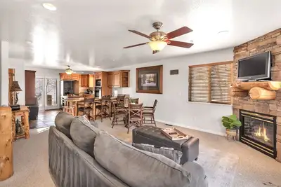 Image de Mh 603 | Mountain-View Retreat near Skiing
