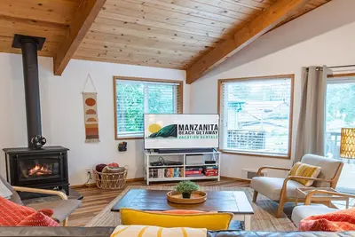 Image de A Wave Away, close to the beach, dog friendly, one level!